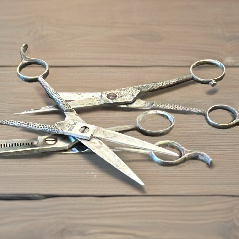 Three Vintage Barber Shears - Picture 3 of 9